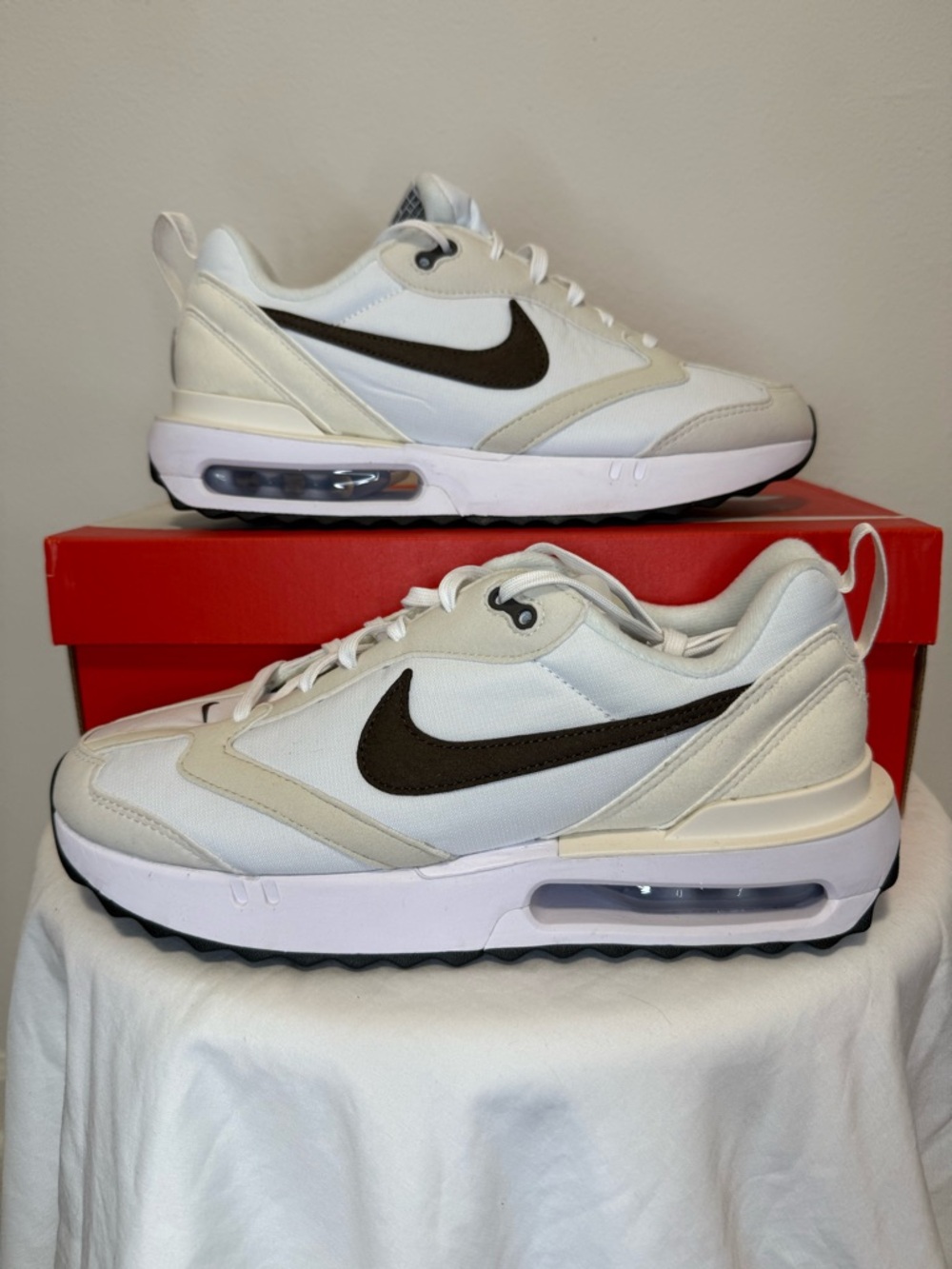 Nike Air Max Dawn Beige Brown Sneakers